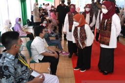 Ibu Negara tinjau pelaksanaan vaksinasi COVID-19 pada anak di Jakarta