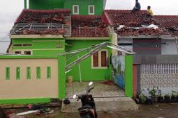 46 rumah warga Kabupaten Cirebon rusak diterjang puting beliung