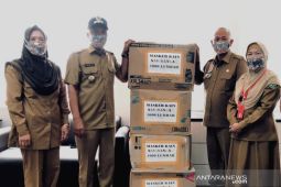 Pemkab Tapin libatkan puluhan penjahit bikin 15 ribu masker sasirangan