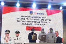 Pemkab Donggala  beri bantuan pangan kepada warga yang ikut vaksinasi