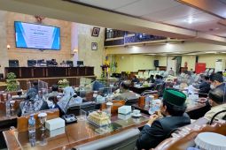 Interupsi warnai penutupan masa sidang Tahun 2021 DPRD Kalsel