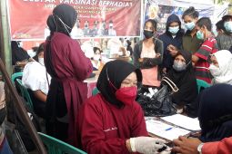 Vaksinasi COVID-19  di Donggala ditarget 100 pada Januari 2022