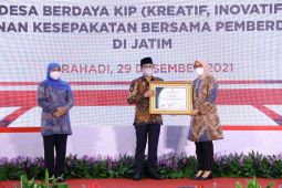 Desa mandiri meningkat, Mendes berikan penghargaan kepada Bupati Banyuwangi