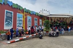 Antrean terjadi  di sejumlah anjungan TMII saat libur Tahun Baru