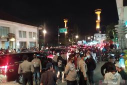 Warga masih padati Jalan Asia-Afrika Bandung saat pergantian tahun