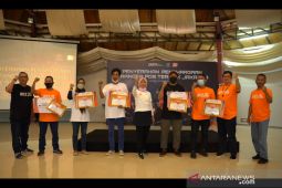 PT Pos Indonesia serahkan penghargaan "O-Ranger Mobile" terbaik