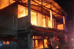 Rumah terbakar, diduga korsleting listrik