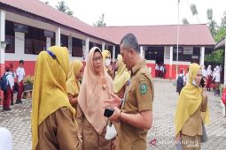 Sidak ke sejumlah sekolah, Kadisdik Madina tekankan pentingnya vaksinasi