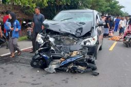 Dua gadis tewas dihantam minibus