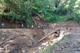 Pemkab Kediri benahi jembatan rusak diterjang banjir