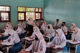 Gubernur Khofifah cek pelaksanaan PTM terbatas 100 persen di Gresik