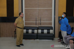 Gubernur Babel tantang empat mahasiswa ciptakan mesin pengupas jambu mete
