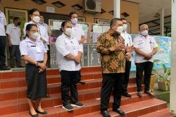 Layanan Disdukcapil Ambon "urus satu dapat tiga" mulai Januari 2022, terobosan strategis