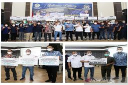 Martin Manurung salurkan bantuan Rp1,5 M ke Tapteng, Bupati janjikan 30 ribu suara untuk Martin