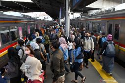 Penumpang KRL dapat duduk tanpa berjarak mulai hari ini