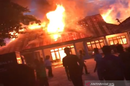 Kantor Dinas Sosial Kendari dilalap si "Jago Merah"