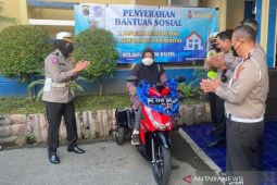 Ditlantas Polda Kalsel membedah rumah dan berikan motor disabilitas