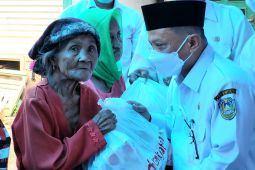 Bupati Situbondo sosialisasikan vaksinasi berhadiah di desa terpencil