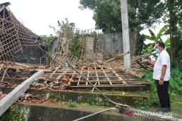 Wakil Bupati Klungkung tinjau Wantilan Setra Bakas yang ambruk