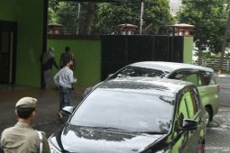 KPK bawa dua koper berkas usai geledah Pemkot Bekasi