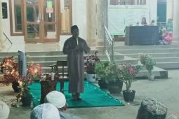 Koper ketinggalan pesawat, saat ceramah Riza Muhammad pinjam pakaian