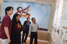 Pemain Film Cinta Pertama, Kedua & Ketiga Berkunjung ke Antara Jatim