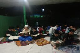 Menanamkan cinta sejarah bagi santri   lewat "haul"