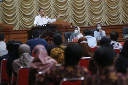 Wali Kota Eri minta pendamping bansos di Surabaya samakan persepsi