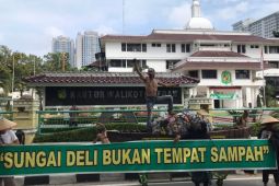Sasude arak sampan  kampanyekan kembalikan fungsi Sungai Deli