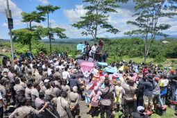 Bupati Seluma hentikan sementara aktivitas tambang pasir besi