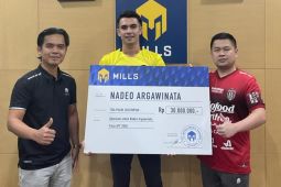 Kiper Timnas Nadeo Argawinata dihadiahi bonus usai tampil gemilang di Piala AFF