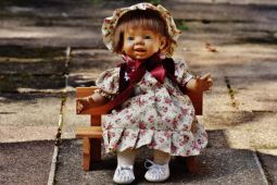 Anggap "spirit doll" anak atau teman  tanda seseorang alami gangguan mental