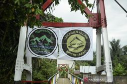 Jembatan gantung yang diterpa bencana banjir Januari 2021 baik kembali