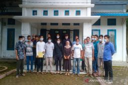 Puluhan warga Tambangan Tonga datangi Dinas PMD