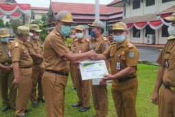 Apresiasi penanganan COVID Bupati Merangin beri penghargaan ke 12 instansi
