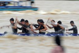Pacu perahu di Sungai Batanghari