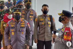 Kapolri targetkan dua minggu vaksinasi vaksin COVID-19 capai 100 persen