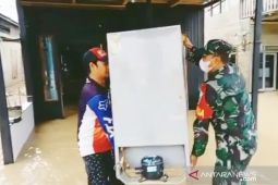 TNI bantu evakuasi korban banjir di Kabupaten Banjar Kalsel