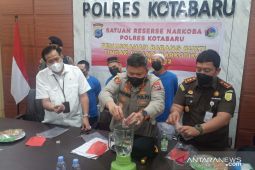 Kapolres Kotabaru musnahkan 29,4 gram narkotika jenis sabu sabu.