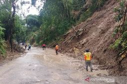Jalur menuju wilayah selatan Cianjur kembali dapat dilalui kendaraan