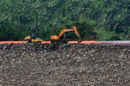 Rembesan di Waduk Telagasari Balikpapan ditambal selimut tanah liat