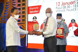 Capai 97 persen layanan Aminduk, Plt Bupati Bener Meriah terima penghargaan