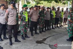 Koramil - Polsek Nusaniwe gelar apel sinergitas TNI-Polri, jaga Kamtibmas