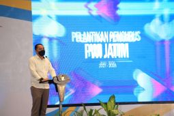 Hadiri pelantikan PWI Jatim, Eri Cahyadi harapkan pers yang cerdas dan berwibawa