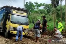 Ditlantas Jambi tangani kemacetan akibat jalan rusak di Sabak