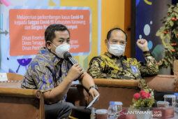 Puluhan bangunan liar di Interchange Karawang Barat ditertibkan