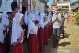 Pastikan vaksinasi anak berjalan lancar, Kadisdik tinjau vaksinasi disejumlah sekolah