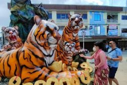 Pemasangan berbagai hiasan jelang Imlek 2022 di Kota Singkawang