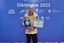 UM Surabaya terima penghargaan "Anugerah Diktiristek 2021"
