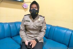 Viral, Bripka Mernawati edukasi masyarakat Singkawang menggunakan bahasa Tionghua